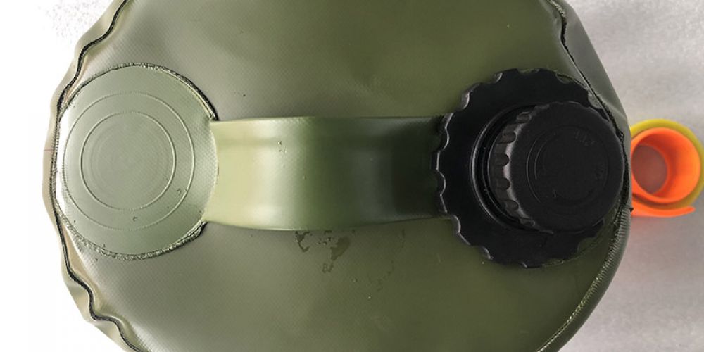 What are the differences between contact welding and induction welding of oil bladders?
