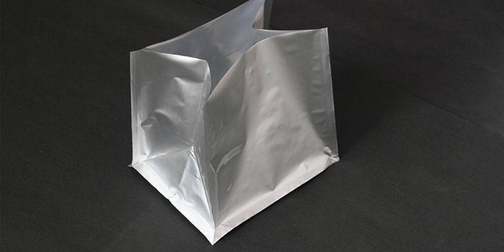 What is the difference between aluminum foil bags and plastic bags