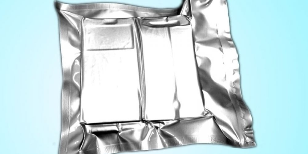 What are the advantages of using aluminum foil for vacuum packaging?